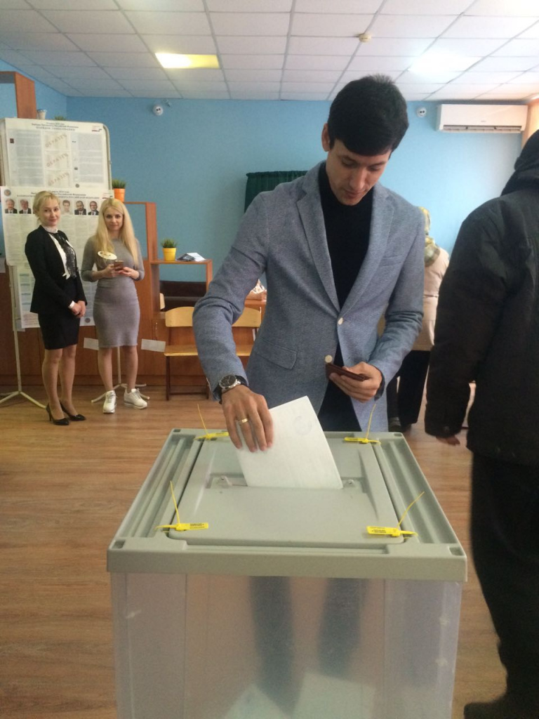 Денисенко голосует
