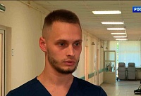 «Бросил машину и побежал в подъезд»: студент-медик спас девочку при атаке БПЛА в Ростове