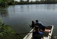 Искали 8 часов:тело женщины достали водолазы со дна котлована в Цимлянском районе