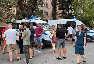 На месте пожара в Ростове развернули мобильную приемную полиции для помощи пострадавшим