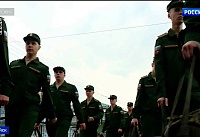 Гордятся и ждут: на аллее героев в Батайске сегодня проводили первых призывников в воинские части