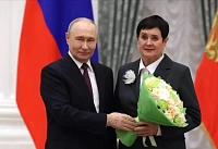 Ростовскую учительницу физической культуры Ирину Белякову наградил президент России
