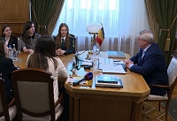 Донские студенты провели день с губернатором и обсудили тему коррупции