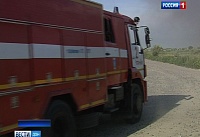 На левом берегу Дона в Ростове уже несколько часов горит камыш