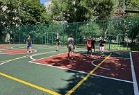 В Октябрьском районе Ростова заработала новая спортплощадка с профессиональным инструктором