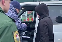 Более 20 иностранцев фиктивно поставила на учет инспектор ростовской полиции