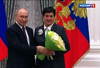 Почти полвека стажа: с наградой от президента вернулась на Дон преподаватель Ирина Белякова