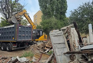 В Таганроге приступили к сносу старого дома на ул. Розы Люксембург