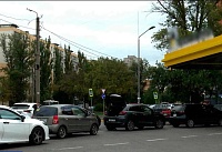 На АЗС Ростовской области очереди сохраняются, но цены на бензин начали снижаться