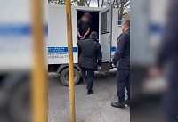 Шоколадное впечатление: 21-летнего похитителя сладостей задержали в Каменске-Шахтинском