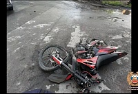 В Батайске 17-летний водитель питбайка пострадал, пытаясь совершить обгон